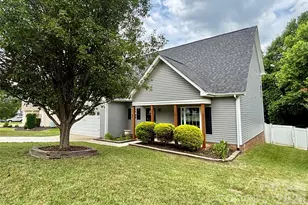229 17th Ave SE, Hickory, NC 28602 - Photo 3