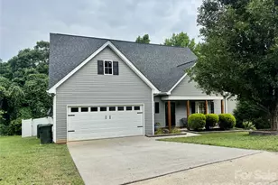229 17th Ave SE, Hickory, NC 28602 - Photo 1
