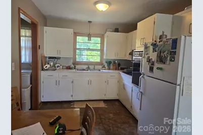 629 Willow Road, Hendersonville, NC 28739 - Photo 7