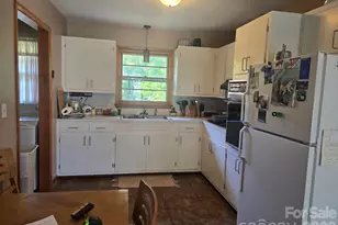 629 Willow Rd, Hendersonville, NC 28739 - Photo 7