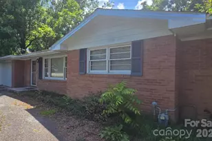 629 Willow Rd, Hendersonville, NC 28739 - Photo 1