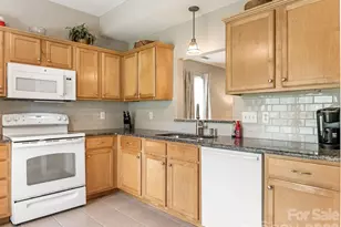 1000 Kerry Greens Dr, Matthews, NC 28104 - Photo 5