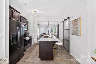 1031 Plaza Walk Dr, Charlotte, NC 28215 - Photo 11