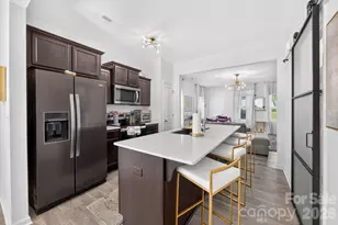 1031 Plaza Walk Dr, Charlotte, NC 28215 - Photo 9