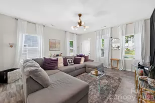 1031 Plaza Walk Dr, Charlotte, NC 28215 - Photo 3