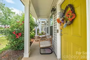 1031 Plaza Walk Dr, Charlotte, NC 28215 - Photo 3