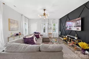 1031 Plaza Walk Dr, Charlotte, NC 28215 - Photo 5