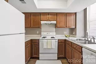 2954 Iron Gate Ln, Charlotte, NC 28212 - Photo 7