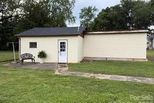 108 Fletcher St, Morganton, NC 28655 - Photo 21