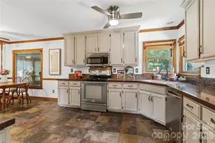 6933 Albaneen Ct, Charlotte, NC 28215 - Photo 11