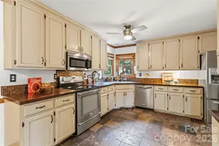 6933 Albaneen Ct, Charlotte, NC 28215 - Photo 9
