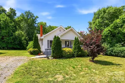 1013 7th Street NE, Hickory, NC 28601 - Photo 1