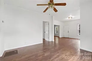 1013 7th St NE, Hickory, NC 28601 - Photo 9