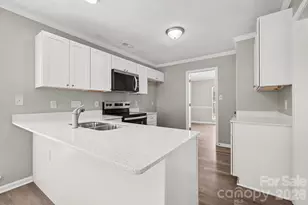 8401 Redstone View Dr, Charlotte, NC 28269 - Photo 7