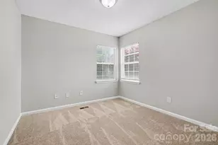 8401 Redstone View Dr, Charlotte, NC 28269 - Photo 9