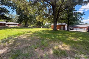 1911 Amberhill Ln, Charlotte, NC 28216 - Photo 15
