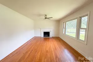 1911 Amberhill Ln, Charlotte, NC 28216 - Photo 3