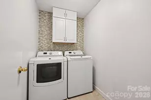 10006 Stoneleigh Ln, Charlotte, NC 28277 - Photo 15