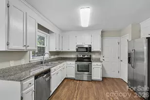 4719 Beech Crest Pl, Charlotte, NC 28269 - Photo 7