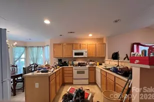 5121 Magnolia Tree Ln, Charlotte, NC 28215 - Photo 11