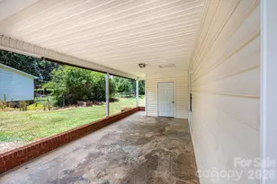 5424 Glenview Dr, Hickory, NC 28602 - Photo 5