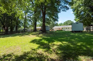 421 Catawba Cir N, Matthews, NC 28104 - Photo 15