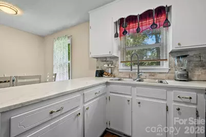 3246 21st Avenue NE, Hickory, NC 28601 - Photo 3