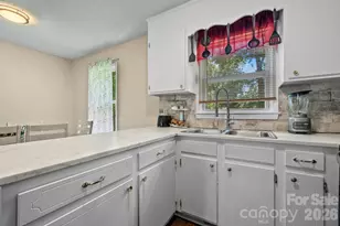 3246 21st Ave NE, Hickory, NC 28601 - Photo 3