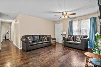 3246 21st Avenue NE, Hickory, NC 28601 - Photo 7