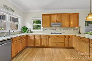 77 Carriage W Dr, Hendersonville, NC 28791 - Photo 29