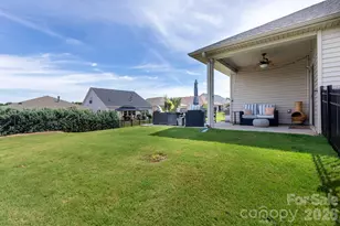 11809 Red Leaf Dr, Charlotte, NC 28215 - Photo 39
