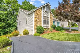 341 Laurel Park Pl, Hendersonville, NC 28791 - Photo 3