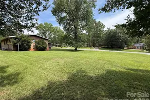 3930 Fircrest Dr, Charlotte, NC 28217 - Photo 3