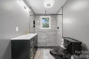 718 11th St Pl NW, Hickory, NC 28601 - Photo 17