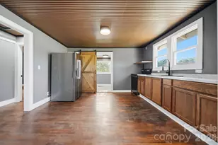 718 11th St Pl NW, Hickory, NC 28601 - Photo 11