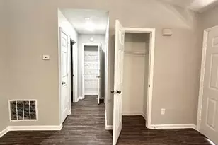 6530 Pineburr Rd, Charlotte, NC 28211 - Photo 5