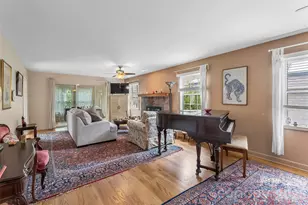 137 Exeter Ct, Hendersonville, NC 28791 - Photo 3