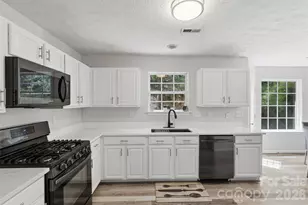 4923 Eagle Creek Dr, Charlotte, NC 28269 - Photo 11