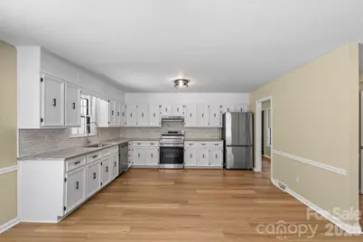 4024 Wandering Lane NE, Hickory, NC 28601 - Photo 9