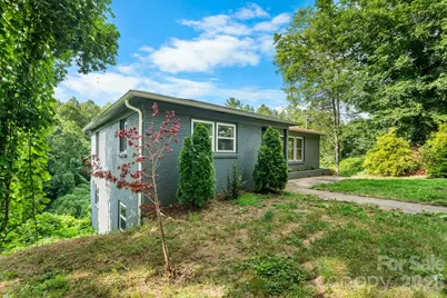 422 Arlington Circle NW, Lenoir, NC 28645 - Photo 3