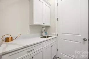 6834 Providence Ln W, Charlotte, NC 28226 - Photo 11