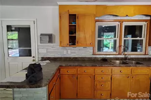 213 Lakeview Dr, Harrisburg, NC 28075 - Photo 5