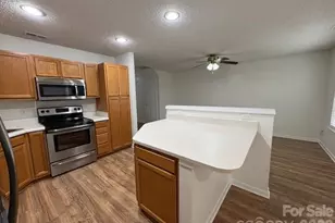 10049 University Park Ln, Charlotte, NC 28213 - Photo 9