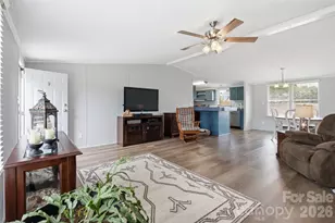 3642 Strollaway Ln, Claremont, NC 28610 - Photo 5