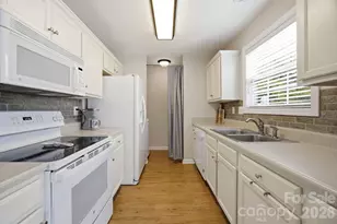 310 Gamesford Ln, Fort Mill, SC 29715 - Photo 7
