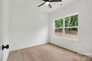 327 Whispering Pines Dr, Charlotte, NC 28217 - Photo 21