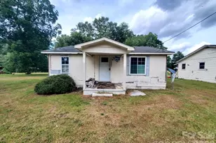 209 E James St, La Grange, NC 28551 - Photo 1