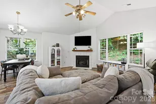 51 Sunview Cir, Arden, NC 28704 - Photo 3