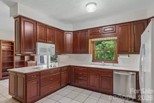 208 Arbor Ln, Hendersonville, NC 28791 - Photo 13