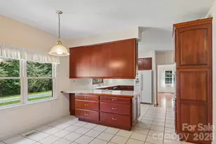 208 Arbor Ln, Hendersonville, NC 28791 - Photo 15